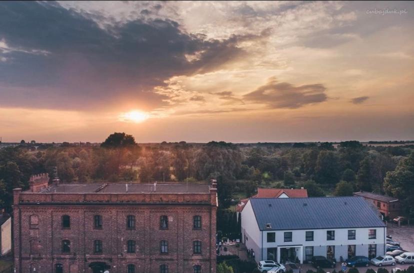 Hotel Maly Mlyn Старгард-Щециньски Экстерьер фото