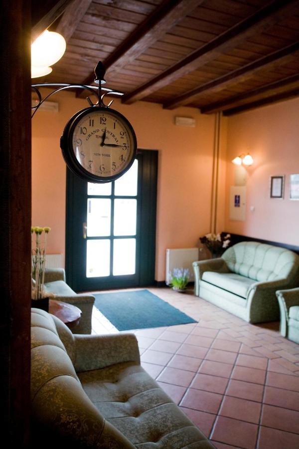 Hotel Maly Mlyn Старгард-Щециньски Экстерьер фото